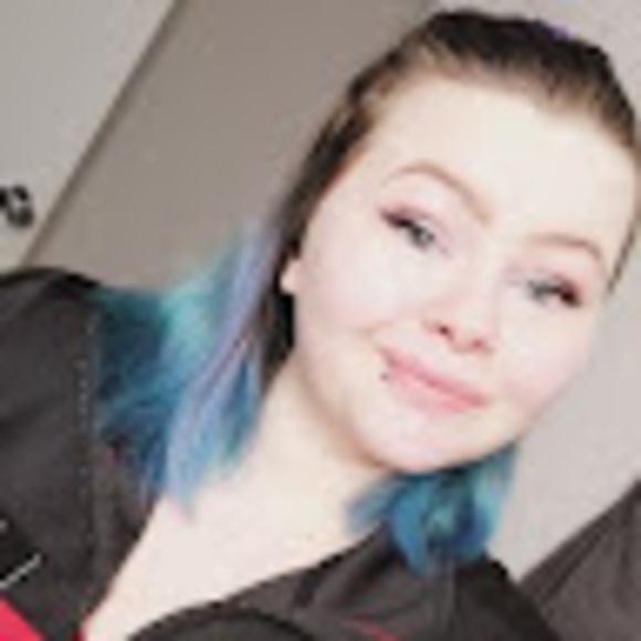 Meet your Posher, Nicole - Picture 1 of 1